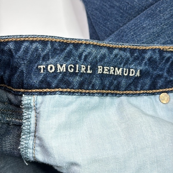 American Eagle Tomgirl Bermuda Distressed Shorts Size 8 - Picture 8 of 11